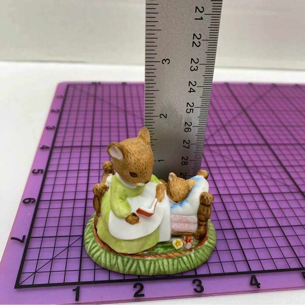 Enesco Vintage Mother Mouse Reading Bedtime Story To Baby Mouse 1976 E-8716 Deco